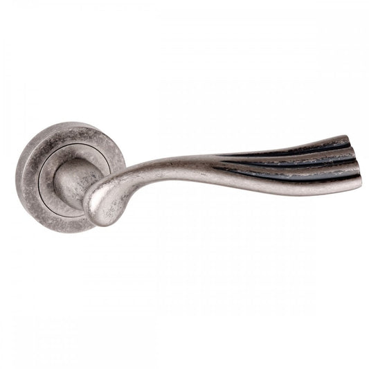 Atlantic UK Hardware Distressed Silver Old English Richmond Lever on Round Rose OE110DS