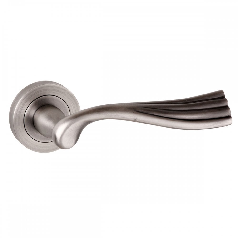 Atlantic UK Hardware Matt Gun Metal Old English Richmond Lever on Round Rose OE110MBN