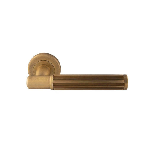 Carlisle Brass Antique Brass Image Lines Lever On Round Rose Handle SZM270AB