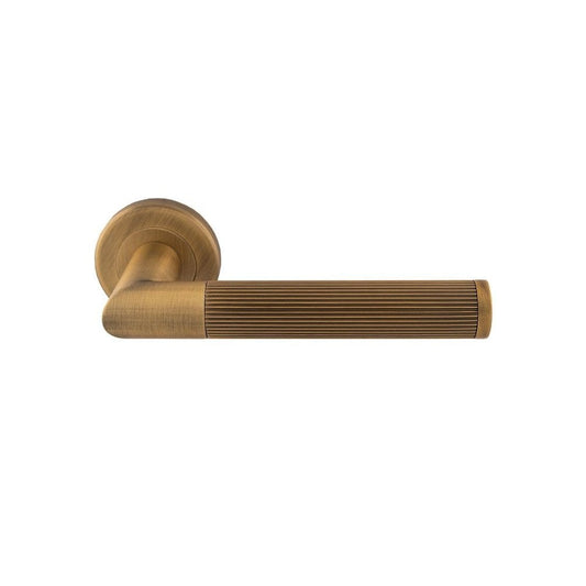 Carlisle Brass Antique Brass Trend Lines Lever On Round Rose Handle SZM170AB
