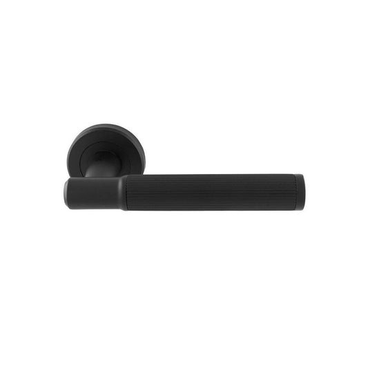 Carlisle Brass Matt Black Image Lines Lever On Round Rose Handle SZM270MB