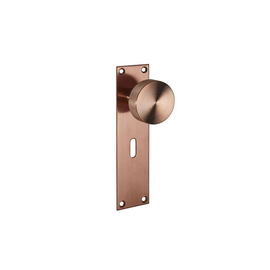 D2F ACCESSORIES Knurled Copper Door Knob on Lock Backplate J70013CU